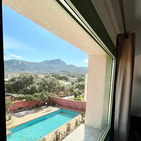 Antonia Avec Piscine Commune - Centre Καλβί