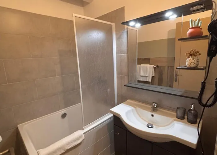 Résidence Antonia Avec Piscine Commune - Centre Appartement